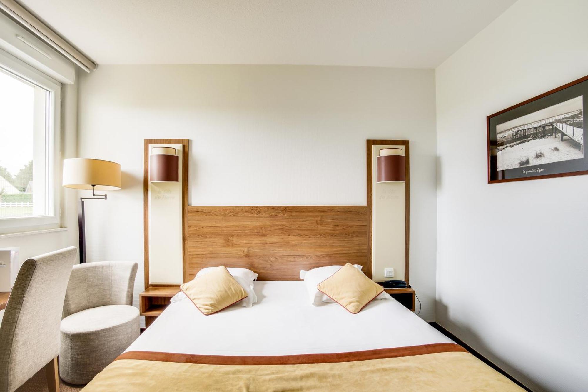 Brit Hotel De La Cote Des Havres Lessay Room photo